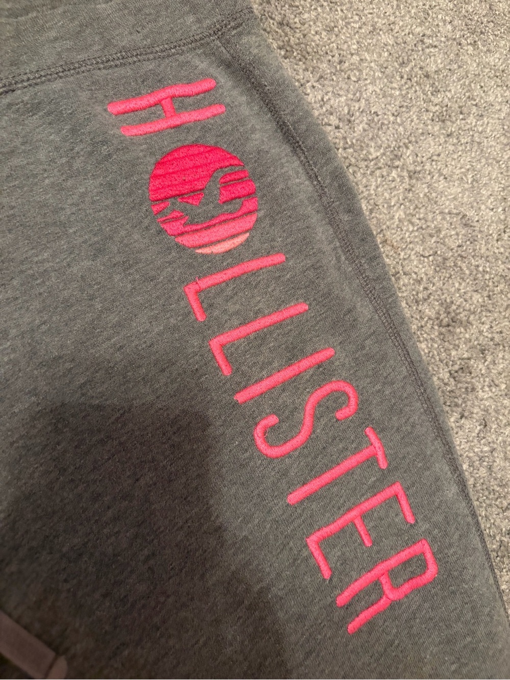 Y2K mid-rise Gray Hollister Co. sweatpants with pink logo, size medium M - Picture 2 of 4